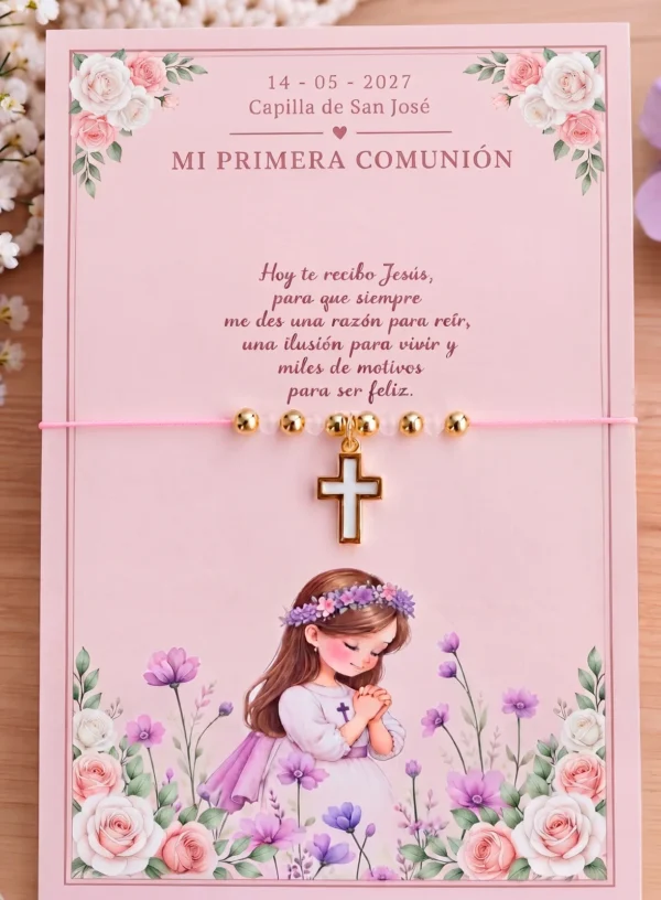 Invitación de comunión con ilustración de niña y pulsera de regalo con cruz