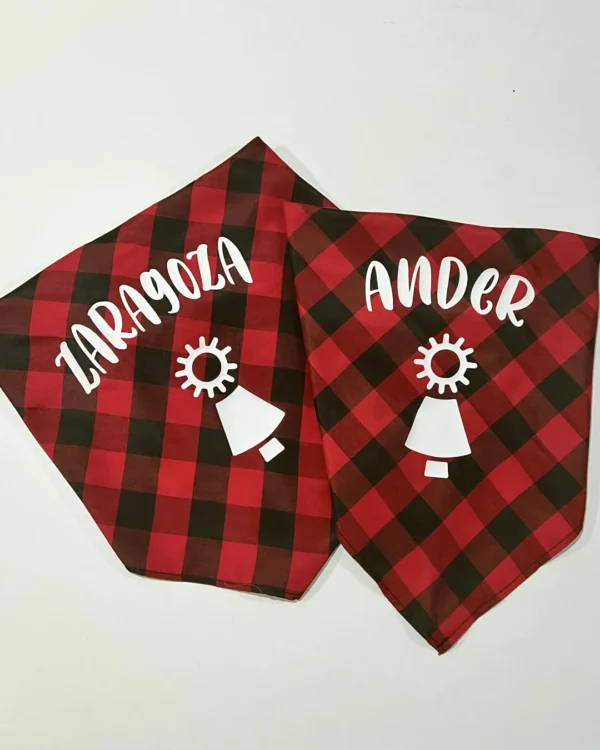Pañuelos de vichy con cachirulo y nombre, hechos en el taller